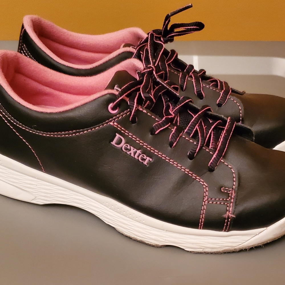 Ladies Dexter Black & Pink Bowling Shoes sz 9-  Preowned